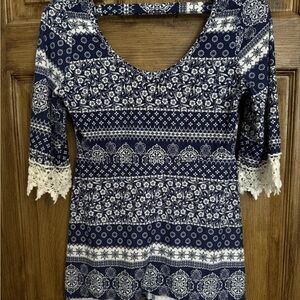 Rue 21 Women Top Small Lace Sleeve Trim